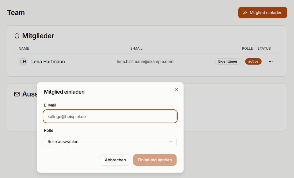 Dialog „Mitglied einladen“ mit E-Mail-Feld und Rollenauswahl
